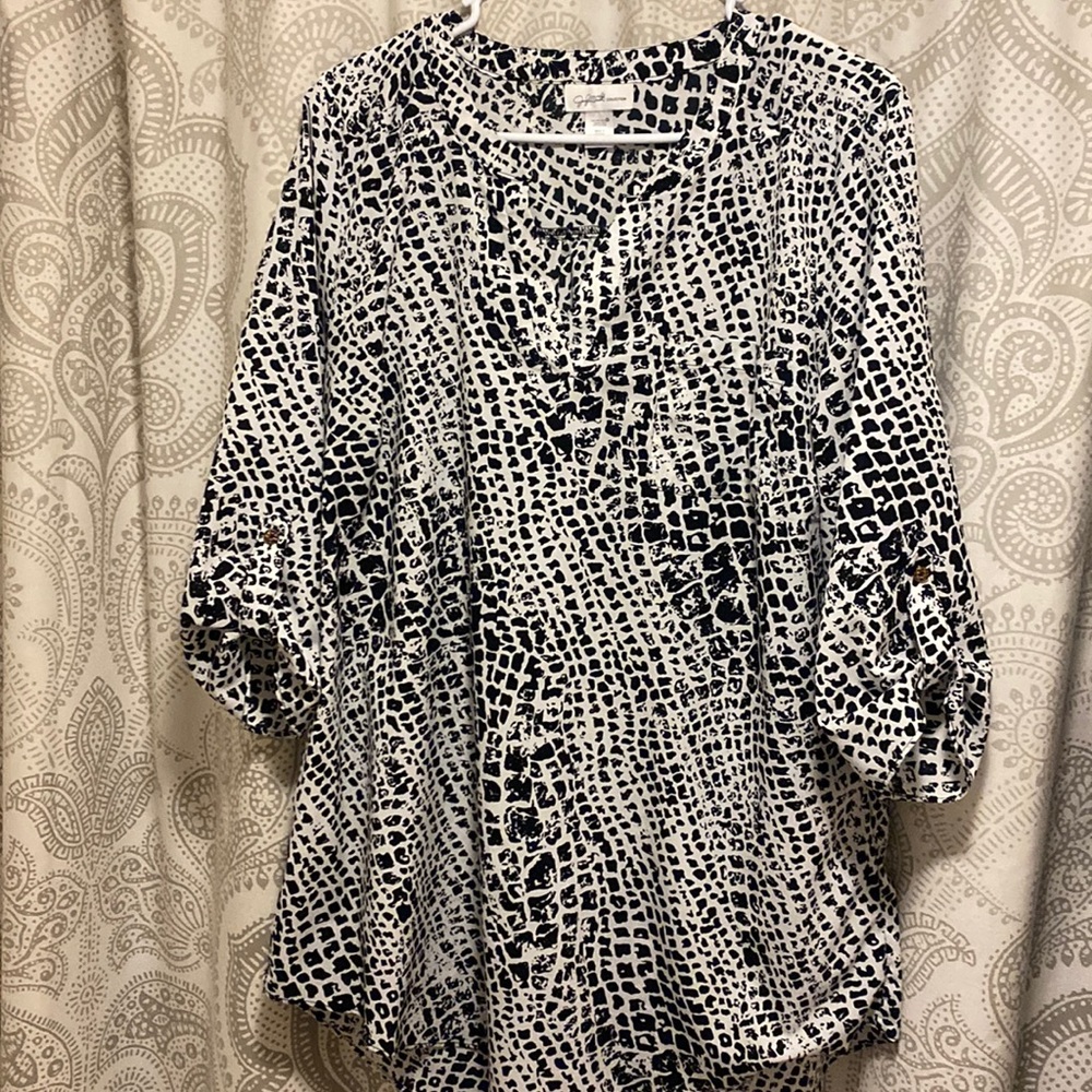 Tunic style 1/4 sleeve shirt